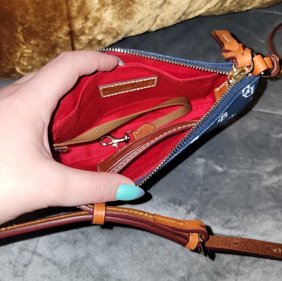Dooney & Bourke Bagette - Picture 7 of 14